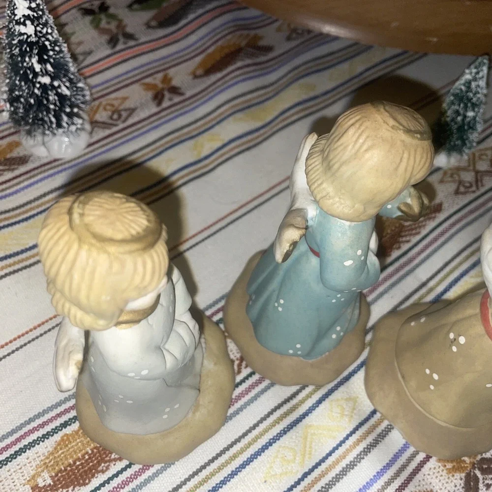 4 Distressed Young Angels In Different Poses And‎ Colors Of Dress, Very Sweet